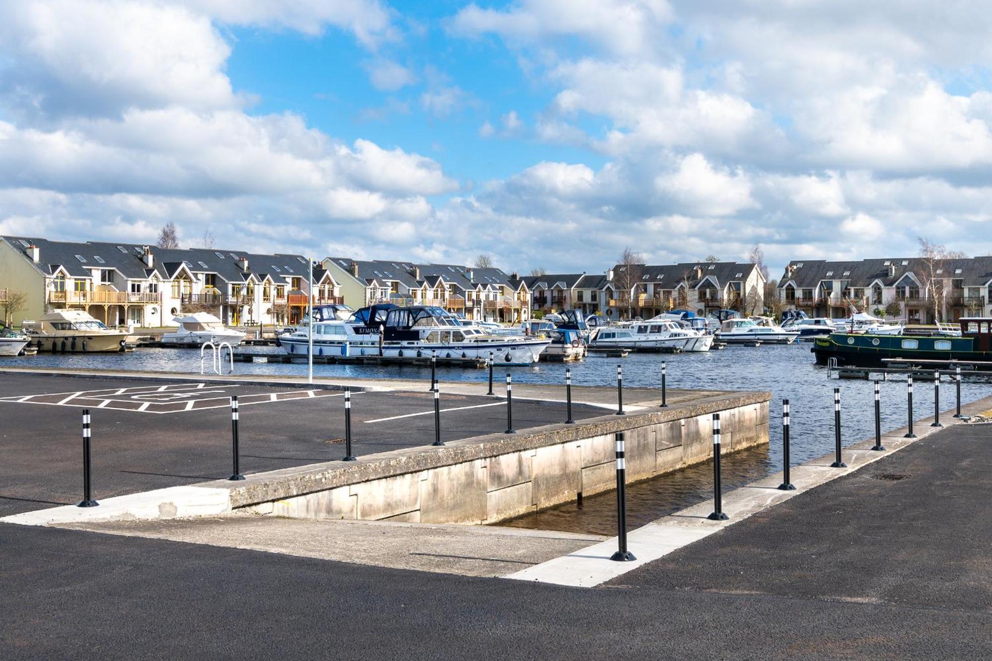 Shannonside - Stylish 5 Bed Marina Home & 40Ft Mooring Termonbarry المظهر الخارجي الصورة