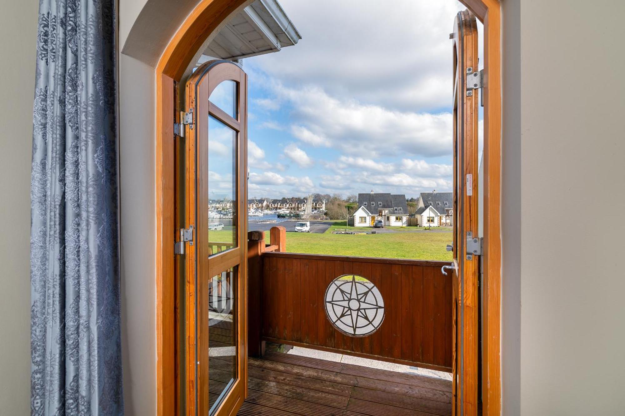 Shannonside - Stylish 5 Bed Marina Home & 40Ft Mooring Termonbarry المظهر الخارجي الصورة