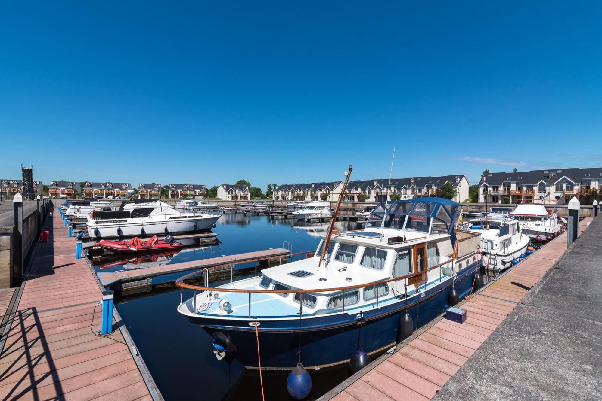 Shannonside - Stylish 5 Bed Marina Home & 40Ft Mooring Termonbarry المظهر الخارجي الصورة